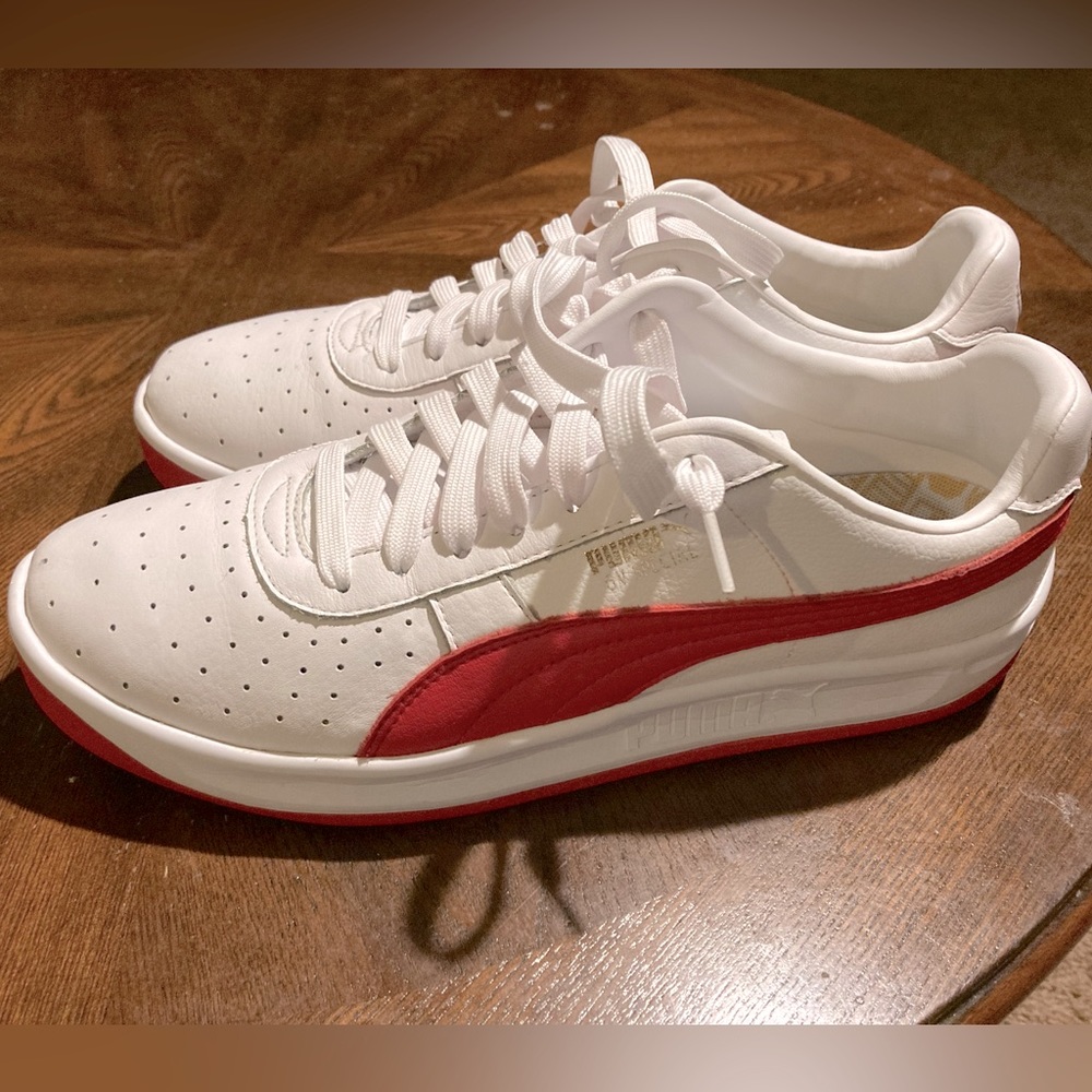 Red white California Puma……….gently used……..men’s size 12………still in great shape